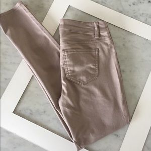 Love Fire blush zipper pocket skinny stretch pant.